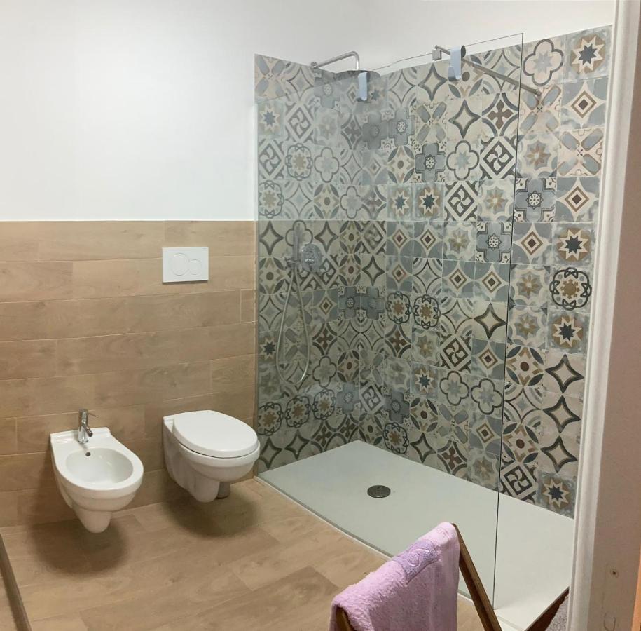 Wanderlust House Hotell Bari Exteriör bild