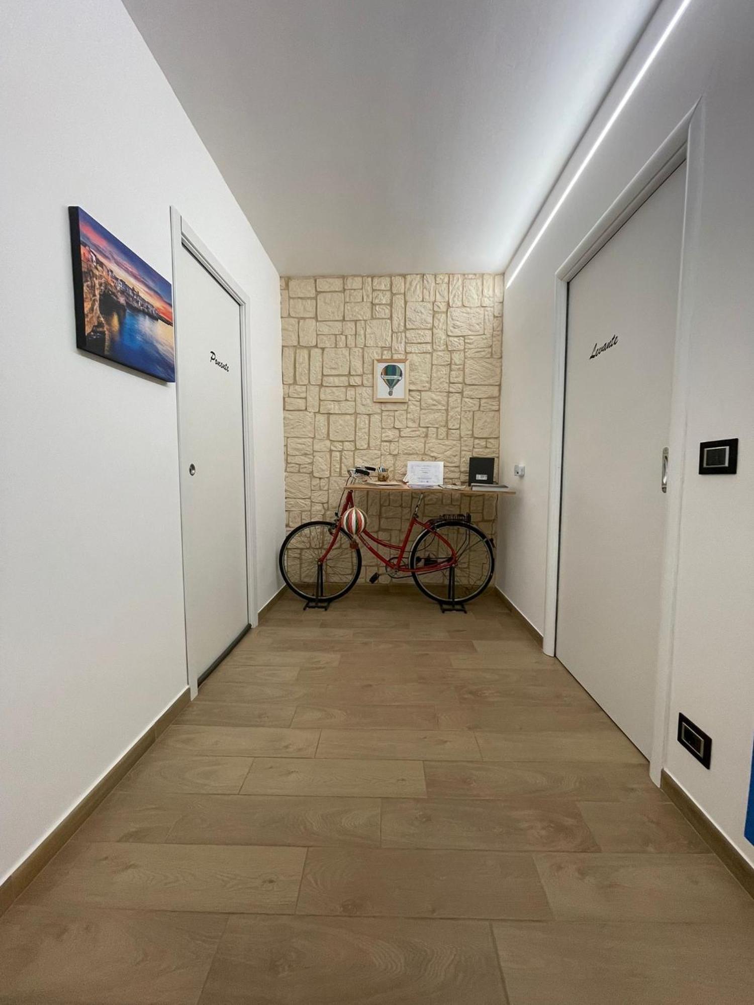 Wanderlust House Hotell Bari Exteriör bild